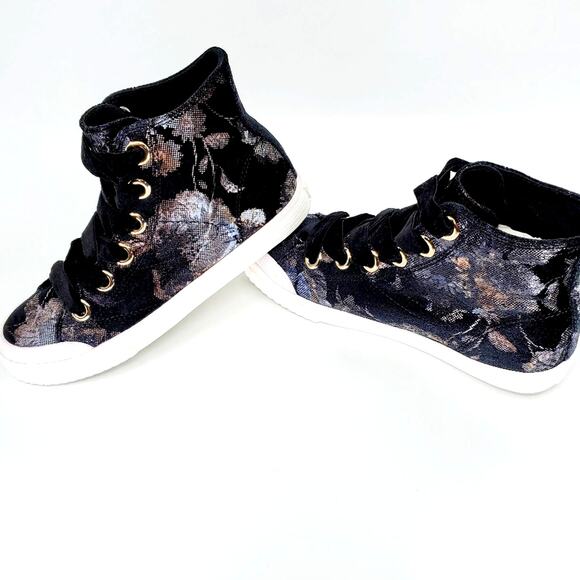 NWT Tretorn Velvet Floral High Top Fashion Sneakers - Size 6.5 - Picture 1 of 7
